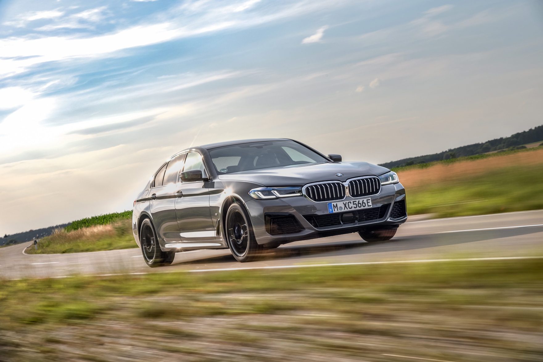 BMW 545e xDrive 035
