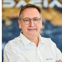 dacia-employee-1-1701444686.jpg