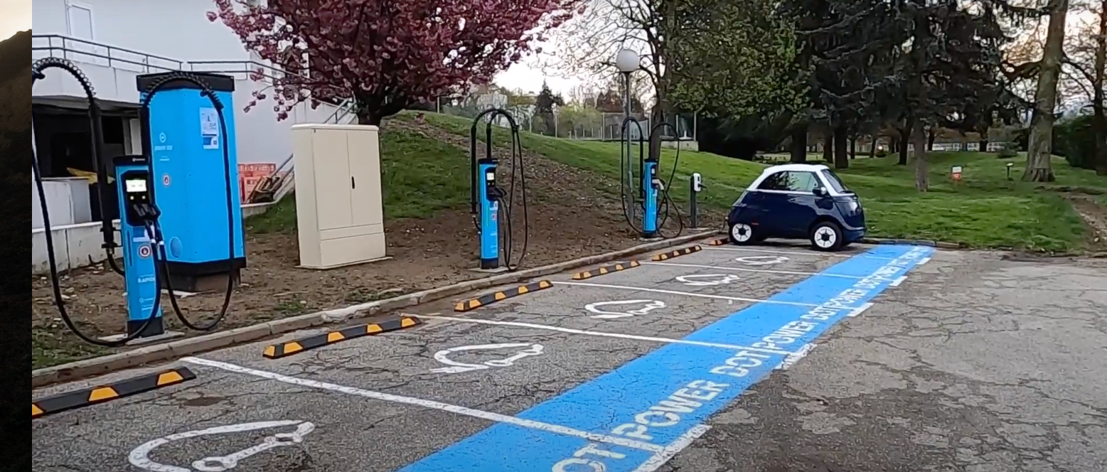 Partir en vacances en microcar électrique? C'est tout à fait possible!