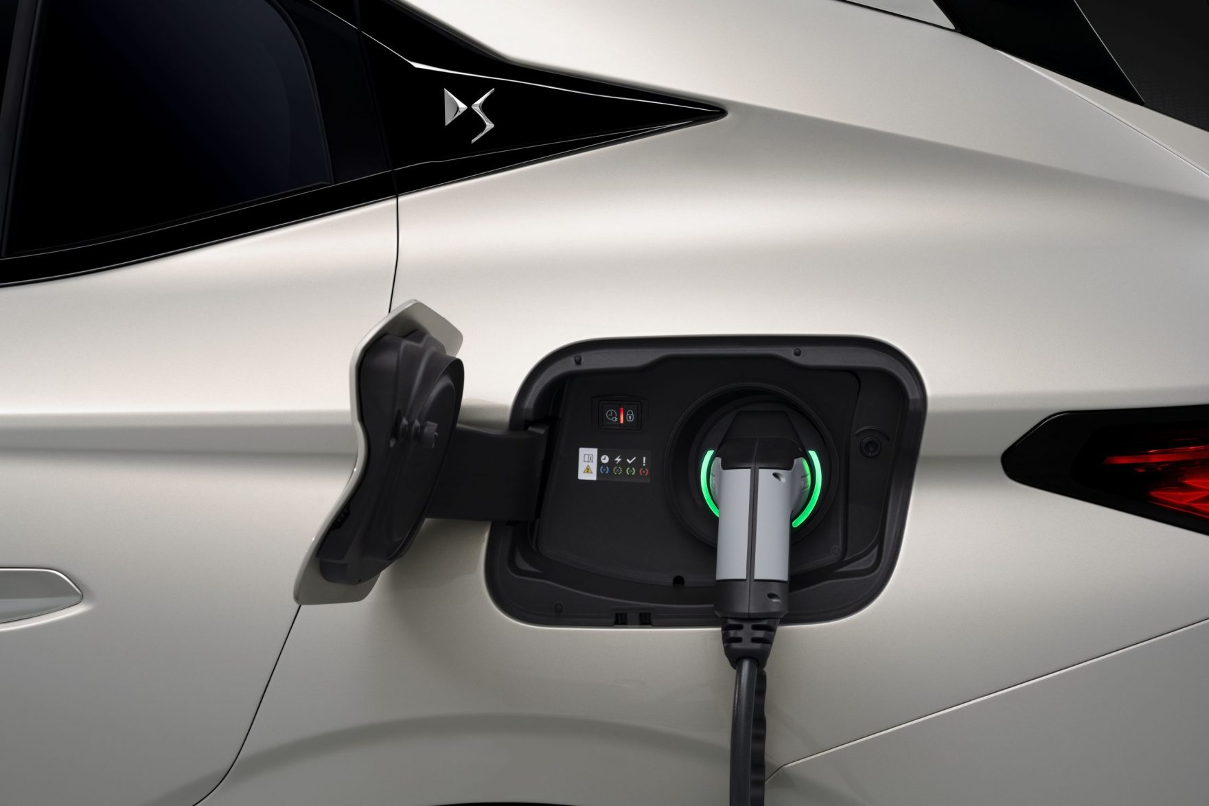DS4 PHEV 3|BMW PHEV 2