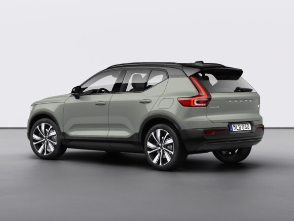 Volvo XC40 Recharge P8 AWD in Sage Green