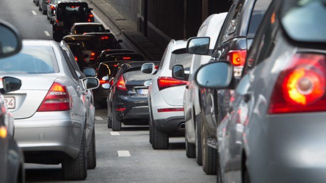 Illustration picture shows cars in a traffic jam in the Boileautunnel - Tunnel Boileau