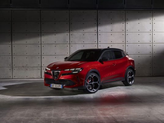 08_Alfa_Romeo_MILANO_exterieur(1)