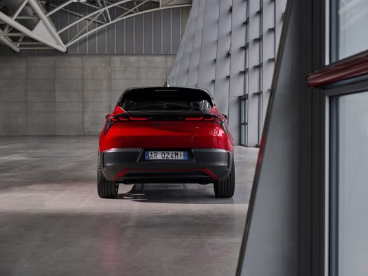 11_Alfa_Romeo_MILANO_exterieur