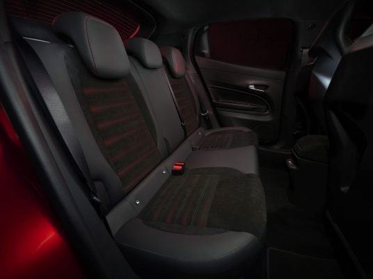 27_Alfa_Romeo_MILANO_interieur