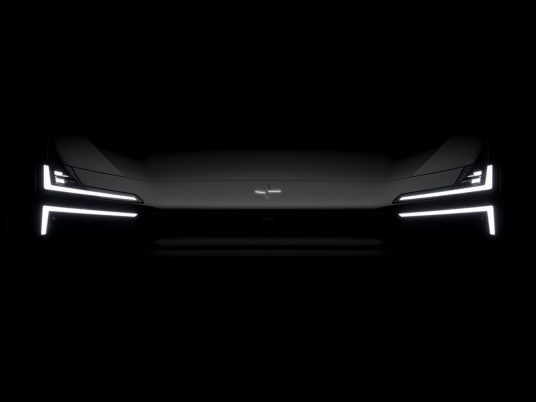 Polestar 4 signature lumineuse avt