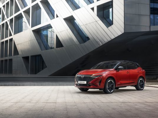Nissan QASHQAI : le pionnier des crossovers encore plus séduisant et plus performant