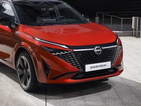 Nissan QASHQAI : le pionnier des crossovers encore plus séduisant et plus performant