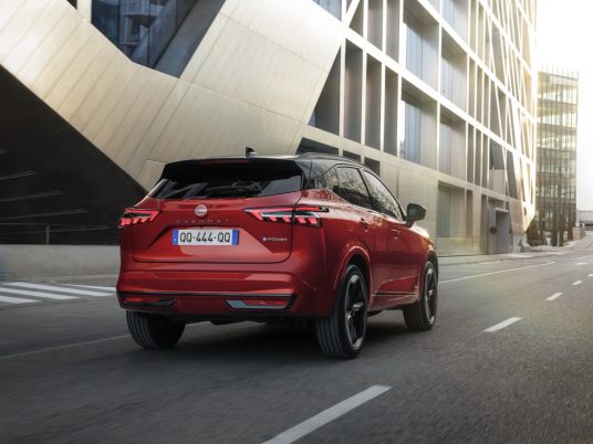 Nissan QASHQAI : le pionnier des crossovers encore plus séduisant et plus performant