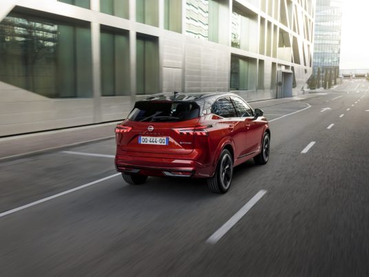 Nissan QASHQAI : le pionnier des crossovers encore plus séduisant et plus performant