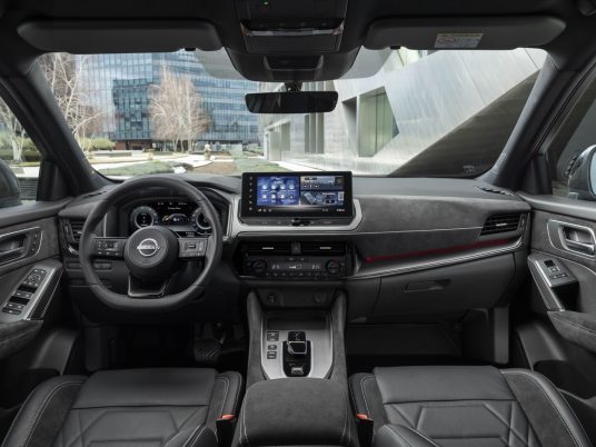 Nissan QASHQAI : le pionnier des crossovers encore plus séduisant et plus performant