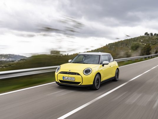 BF_MINI_Cooper_SE_Sunny_Side_Yellow_042024_00002