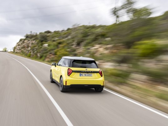 BF_MINI_Cooper_SE_Sunny_Side_Yellow_042024_00015