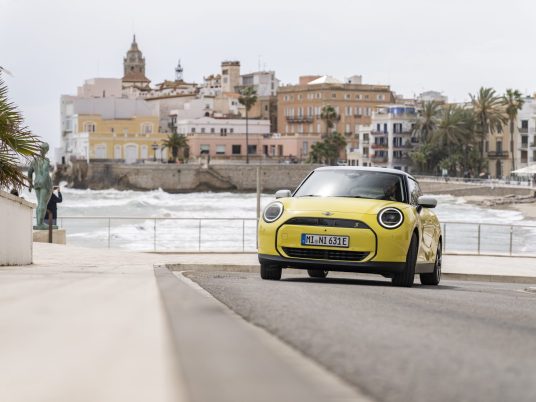 BF_MINI_Cooper_SE_Sunny_Side_Yellow_042024_00044