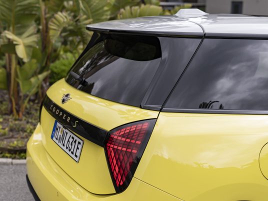 BF_MINI_Cooper_SE_Sunny_Side_Yellow_042024_00072