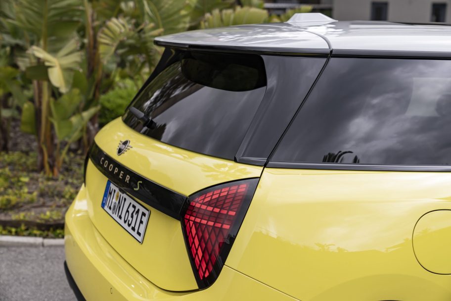 BF_MINI_Cooper_SE_Sunny_Side_Yellow_042024_00072