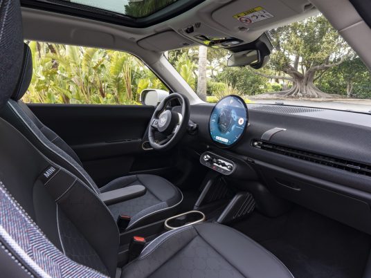 BF_MINI_Cooper_SE_Sunny_Side_Yellow_042024_00079