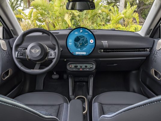 BF_MINI_Cooper_SE_Sunny_Side_Yellow_042024_00083