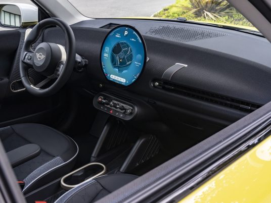 BF_MINI_Cooper_SE_Sunny_Side_Yellow_042024_00085