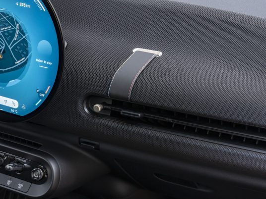 BF_MINI_Cooper_SE_Sunny_Side_Yellow_042024_00086