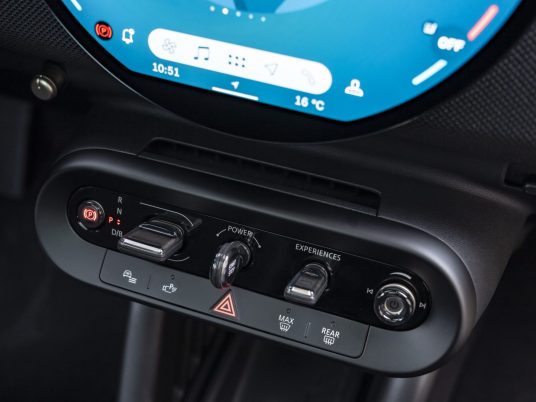 BF_MINI_Cooper_SE_Sunny_Side_Yellow_042024_00091