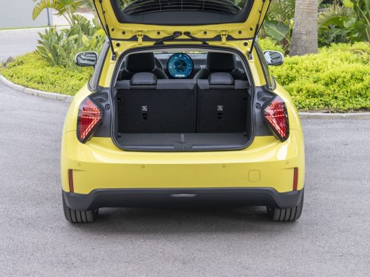 BF_MINI_Cooper_SE_Sunny_Side_Yellow_042024_00098