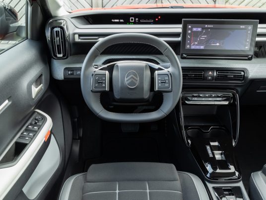 Une réinterprétation de l'i-cockpit de Peugeot.