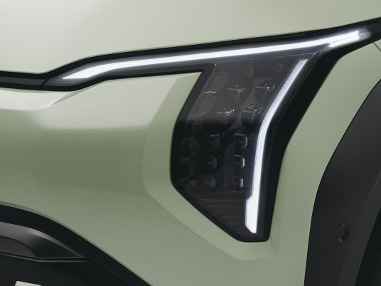 kia-ev3-gtline-aventurinegreen-detail-digital-1920x1080-006