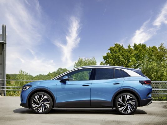 La Volkswagen ID.4 dans la nouvelle couleur "Costa Azul".