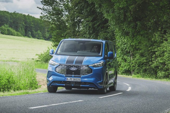 Custom_Sport_Van_L1H1_Digital_Aqua_Blue_034-LOW