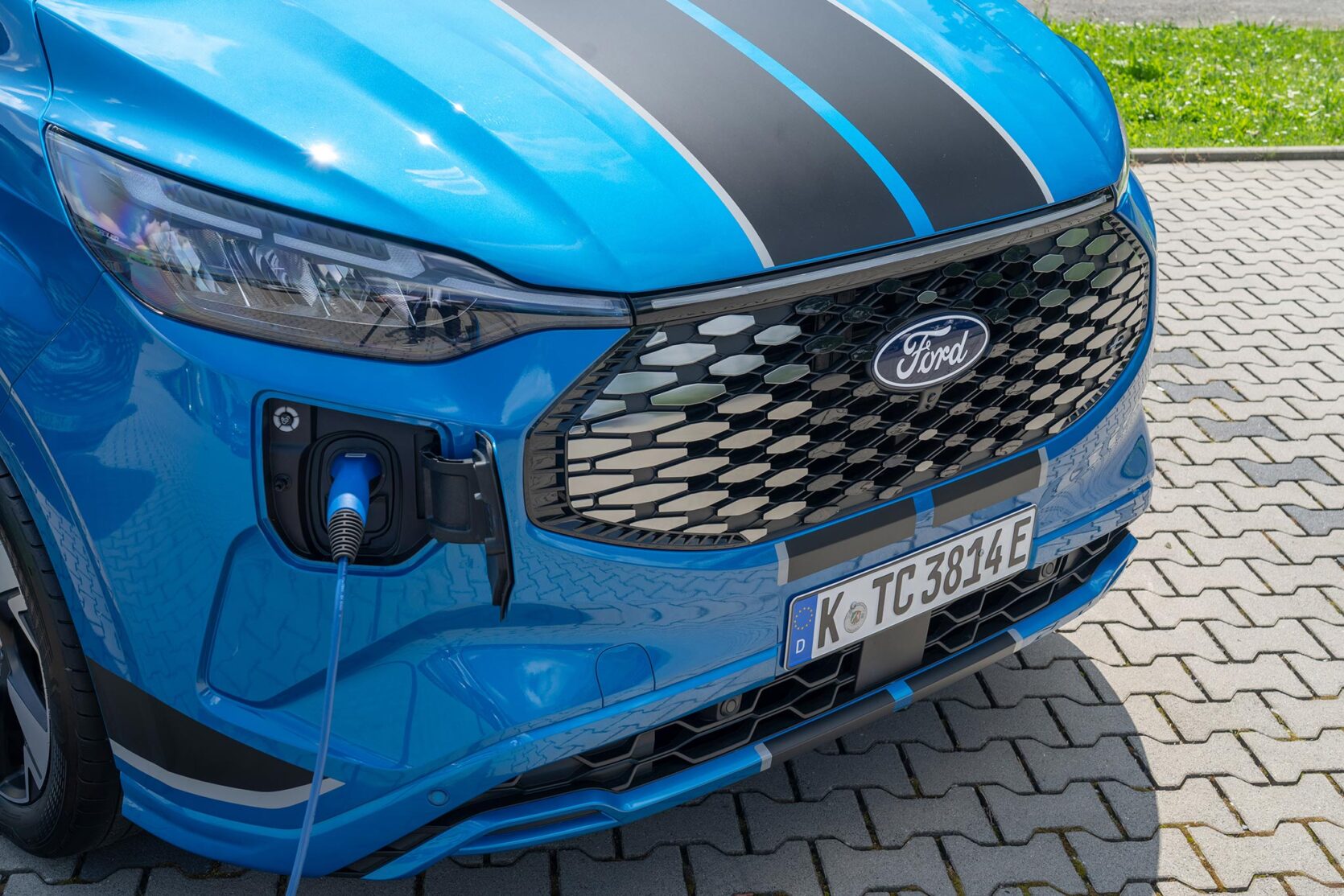 Custom_Sport_Van_L1H1_Digital_Aqua_Blue_081-LOW