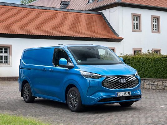 FordE-TransitCustom_Limited_Van_Digital_Aqua_Blue_2-LOW