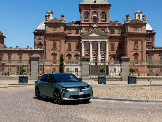 NewLanciaYpsilon_Driving (1)_ld