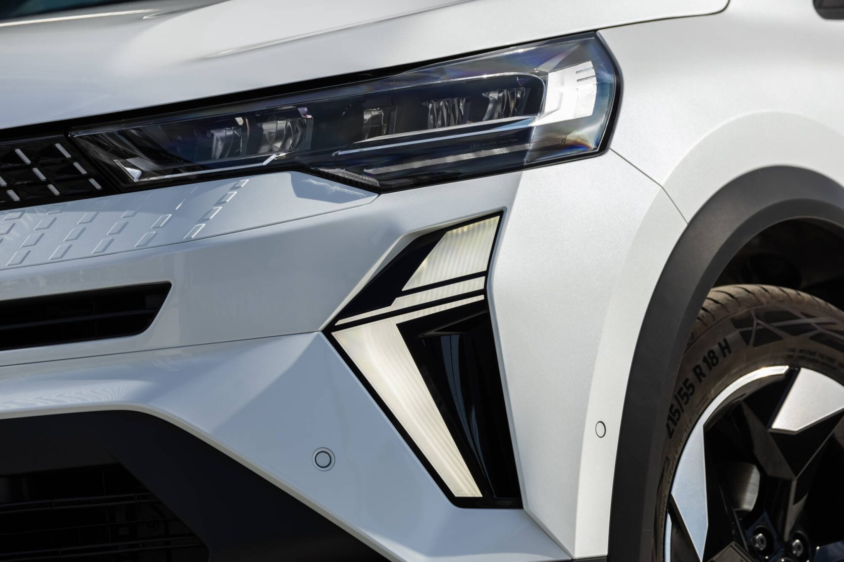 Nouveau Renault Captur E-Tech full hybrid 145 - Techno Blanc Nacre (7)