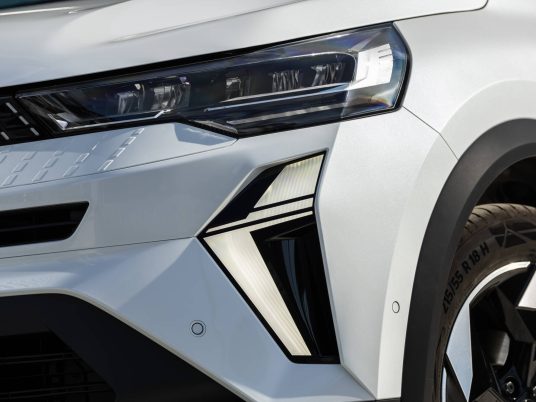 Nouveau Renault Captur E-Tech full hybrid 145 - Techno Blanc Nacre (7)