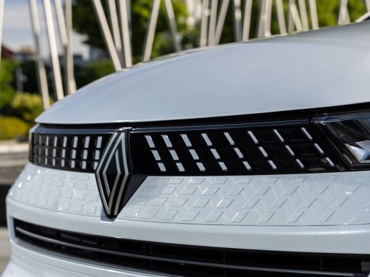 Nouveau Renault Captur E-Tech full hybrid 145 - Techno Blanc Nacre (8)