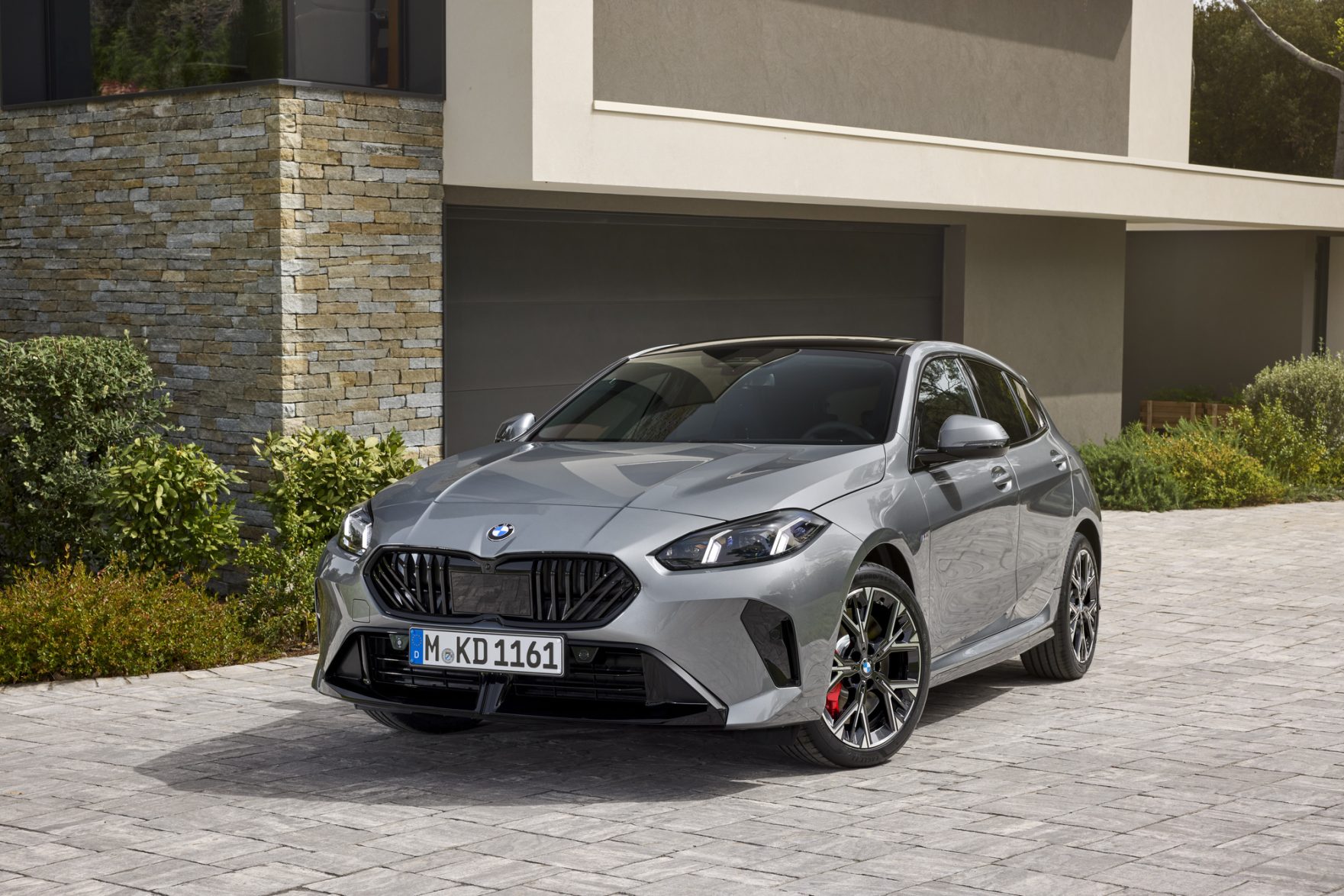 P90550867_highRes_the-all-new-bmw-1-se