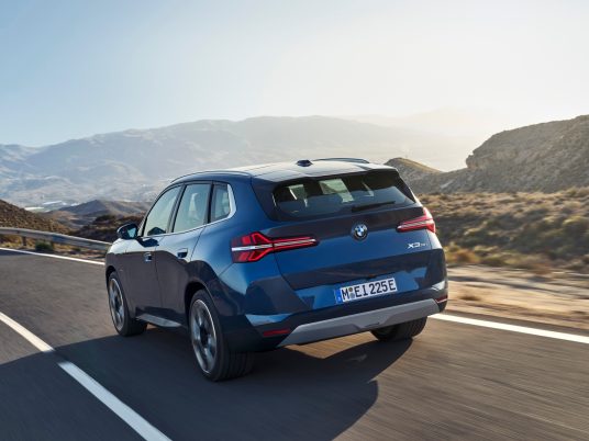 P90554854_lowRes_the-new-bmw-x3-30e-x