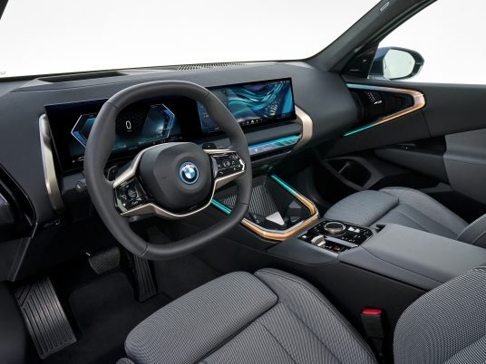 P90554864_lowRes_the-new-bmw-x3-30e-x