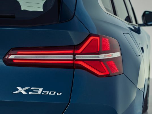 P90554895_lowRes_the-new-bmw-x3-30e-x