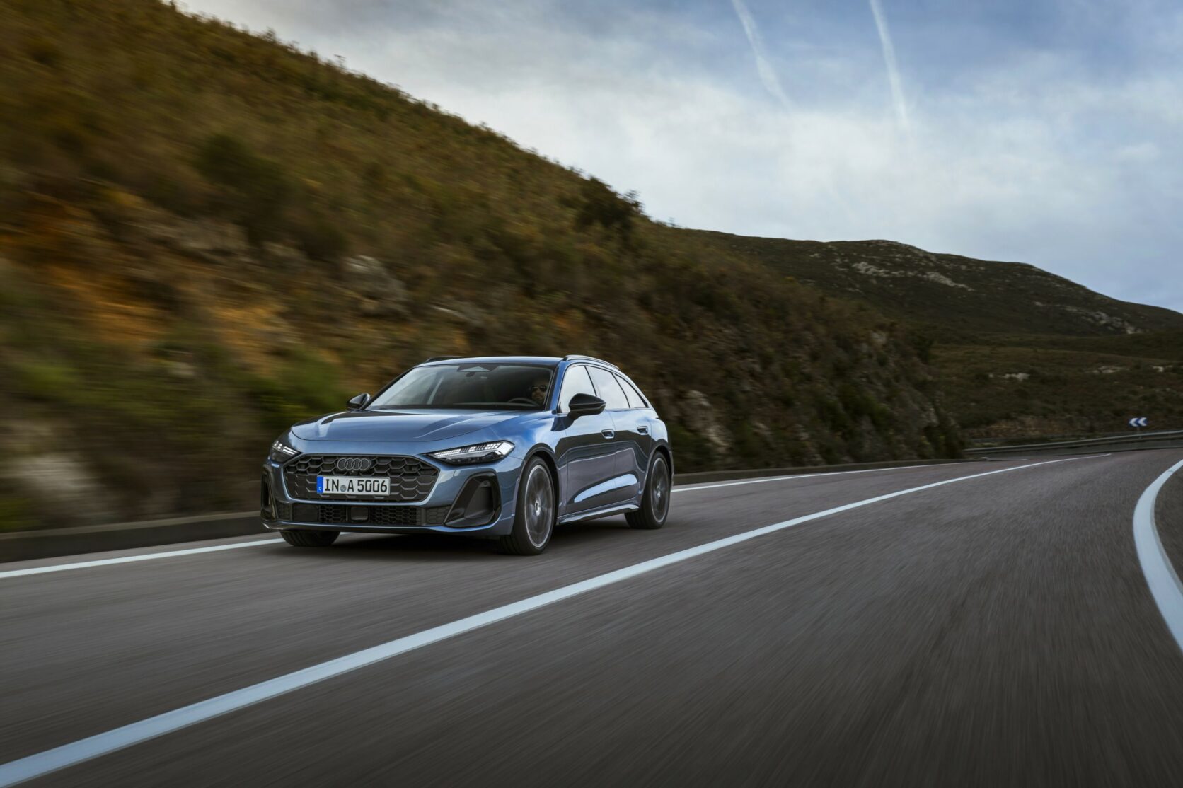 Dynamic photo,
Colour: Horizon Blue metallic
The Panoramic glass roof with switchable transparency is expected to be available in Germany from the fourth quarter of 2024. For the exact launch date, please contact your Audi partner.