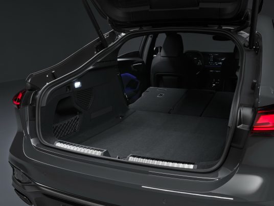 Luggage compartment,
Colour: Magnet Grey