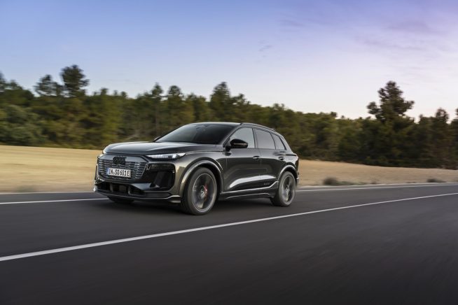 Dynamic photo, Colour: Daytona Grey perl effect.