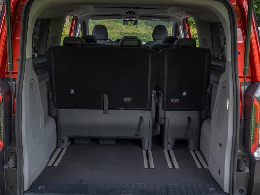 FordTourneoCustom_Active_Artisan_Red_38-LOW