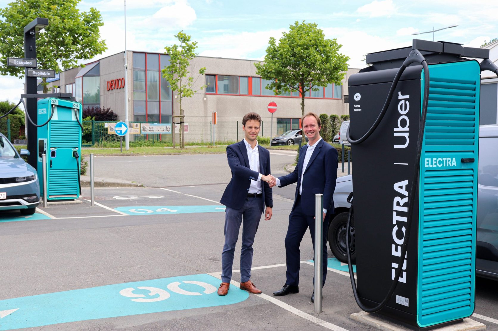 Laurent-Slits-Uber-x-Louis-Charles-Mosseray-Electra-3