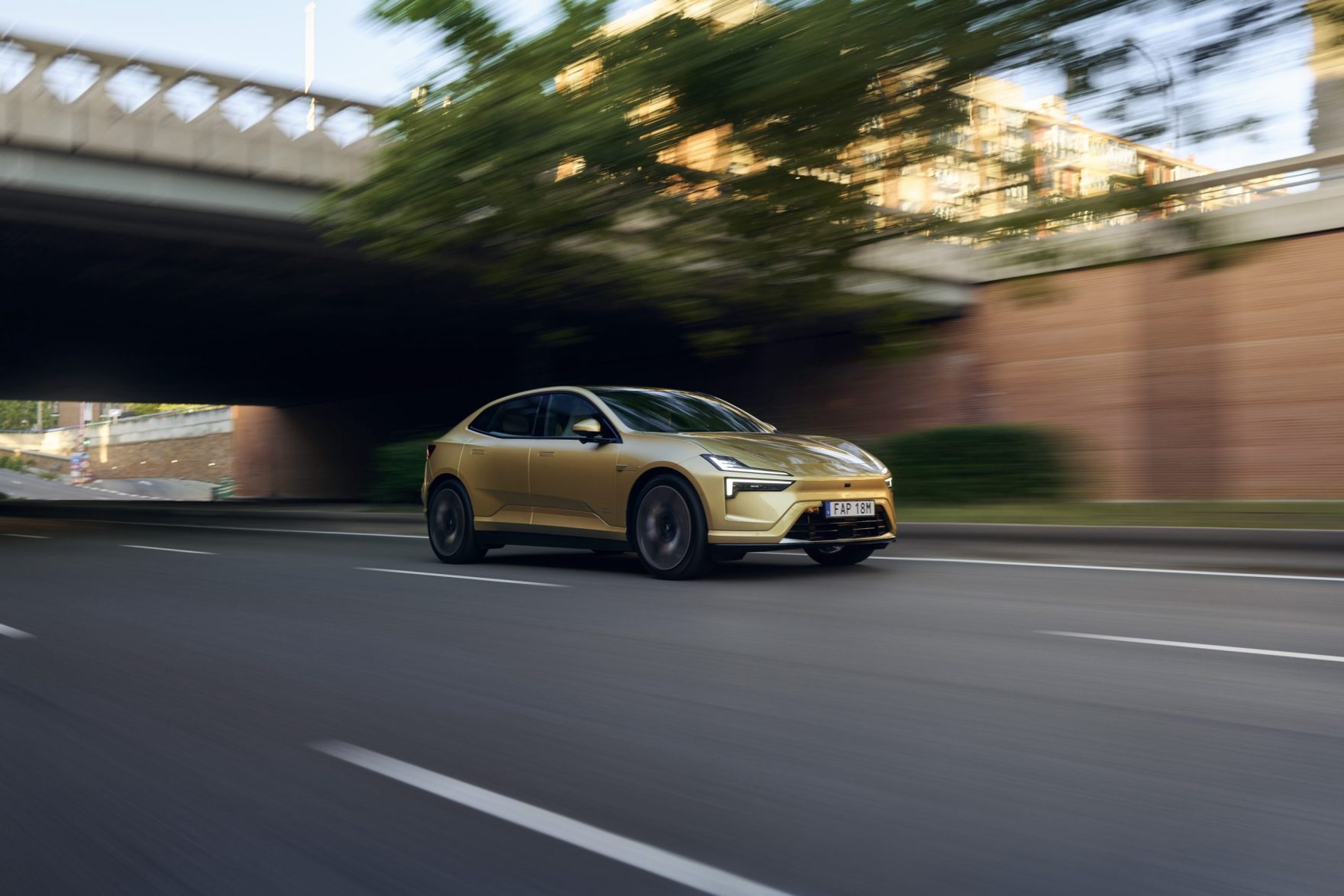 Polestar 4 Madrid – Gold, Zinc Nappa, Performance Pack (10)