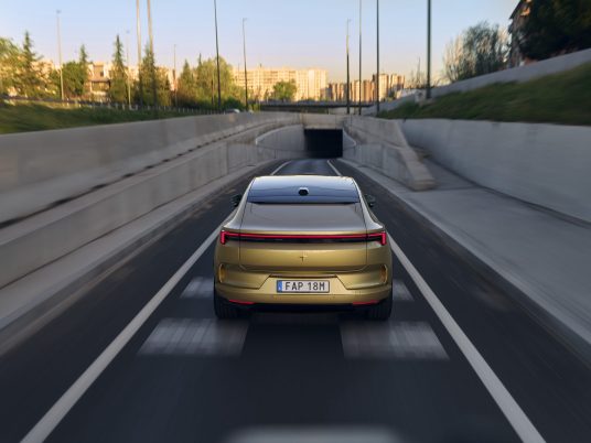 Polestar 4 Madrid - Gold, Zinc Nappa, Performance Pack (4)