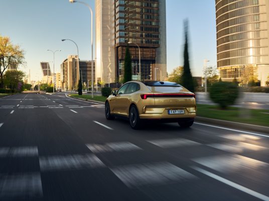 Polestar 4 Madrid - Gold, Zinc Nappa, Performance Pack (6)