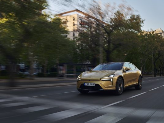 Polestar 4 Madrid - Gold, Zinc Nappa, Performance Pack (8)