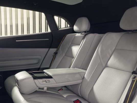 Polestar 4 - Madrid - Storm, Zinc Nappa, Pro Pack (23)